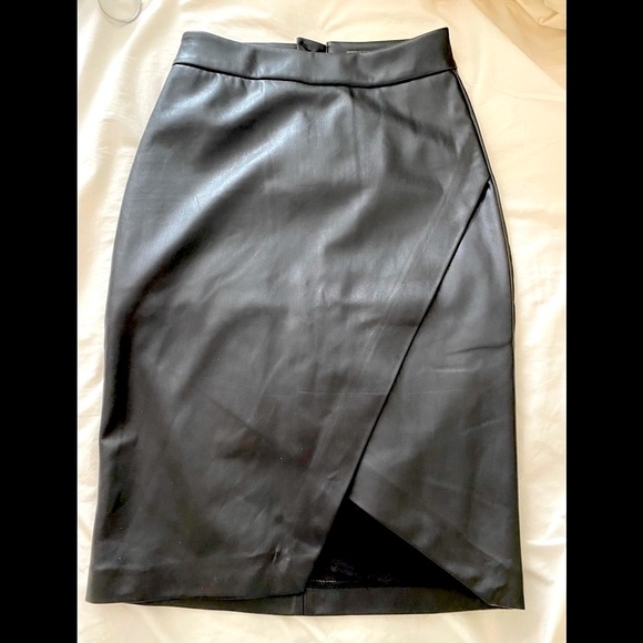 Suzy Shier Dresses & Skirts - 🖤SUZY SHIER🖤 faux leather black skirt .  25 inch long and an X-small.